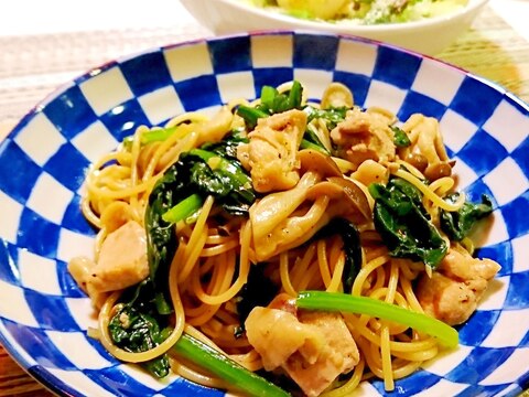 チキンとほうれん草としめじの和風パスタ